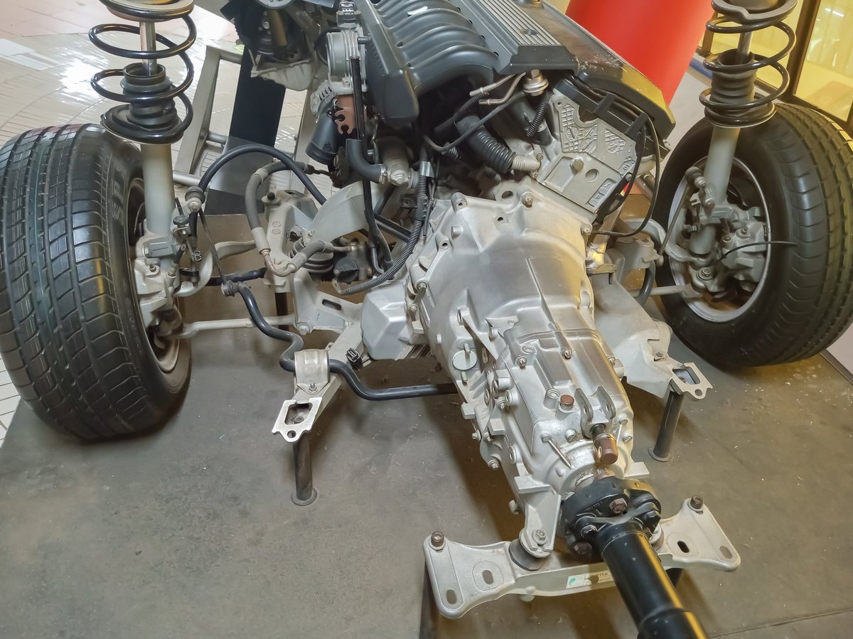 Suspension and gear transmission system detail