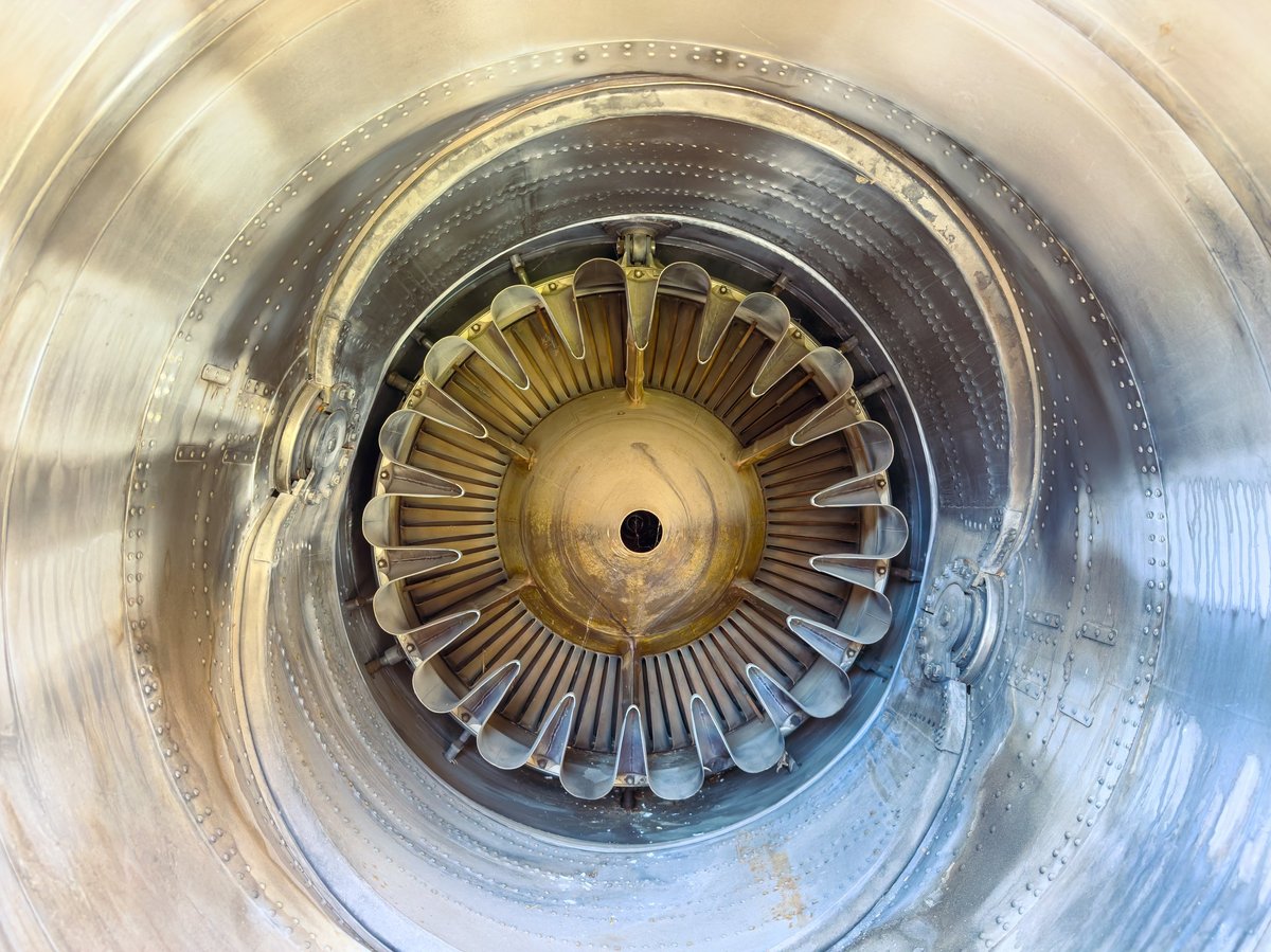 Detailed inspection of engine internals